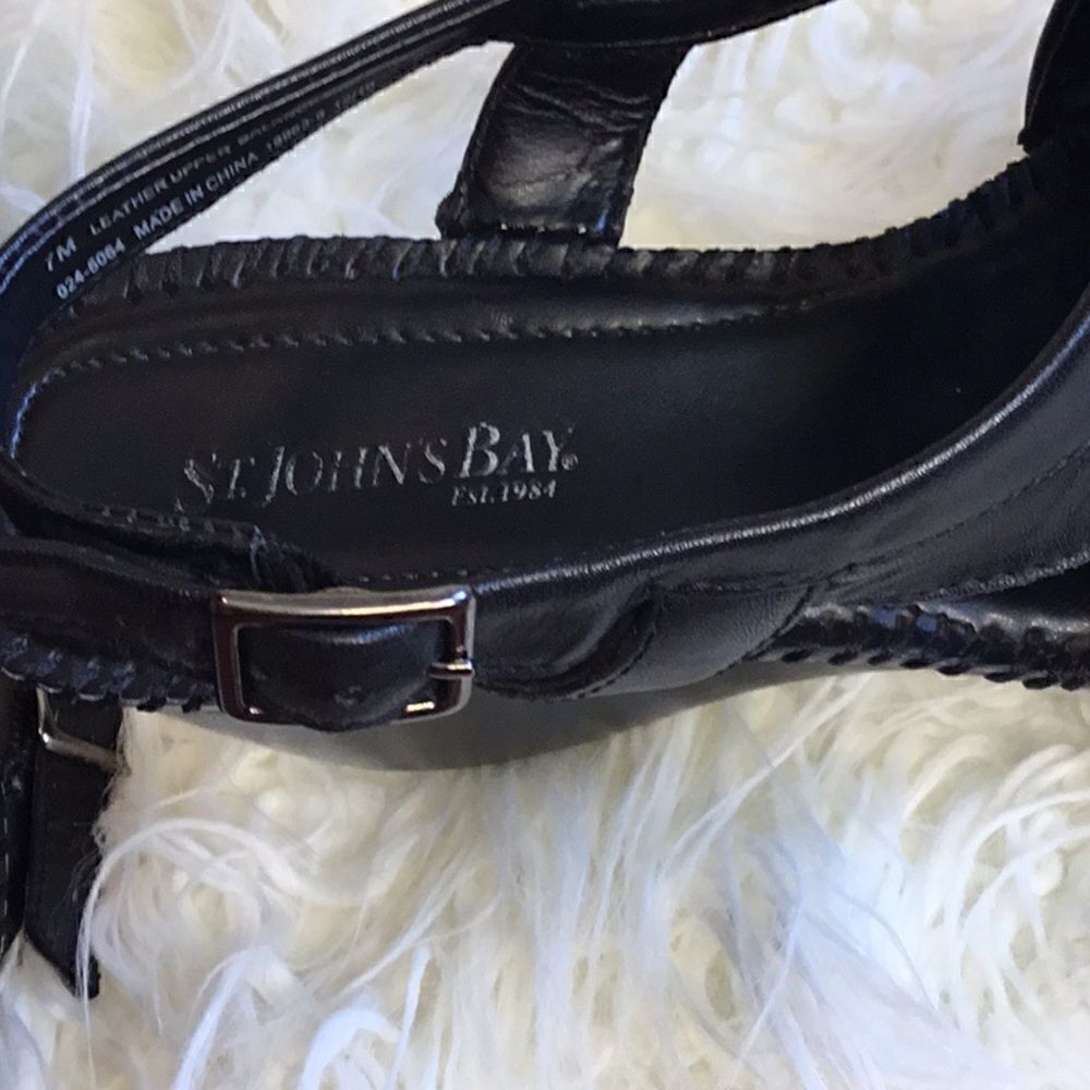 ST JOHNS BAY black strapped sandals in size 7 NWOT - Picture 11 of 11
